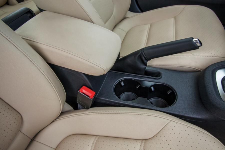  Volkswagen Jetta Hybrid 2012 года  (фото 35 из 133)